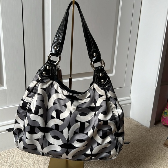 🖤🩶🤍COACH ‘Maggie’ Madison 14420 optic satin hobo bag - Picture 3 of 17